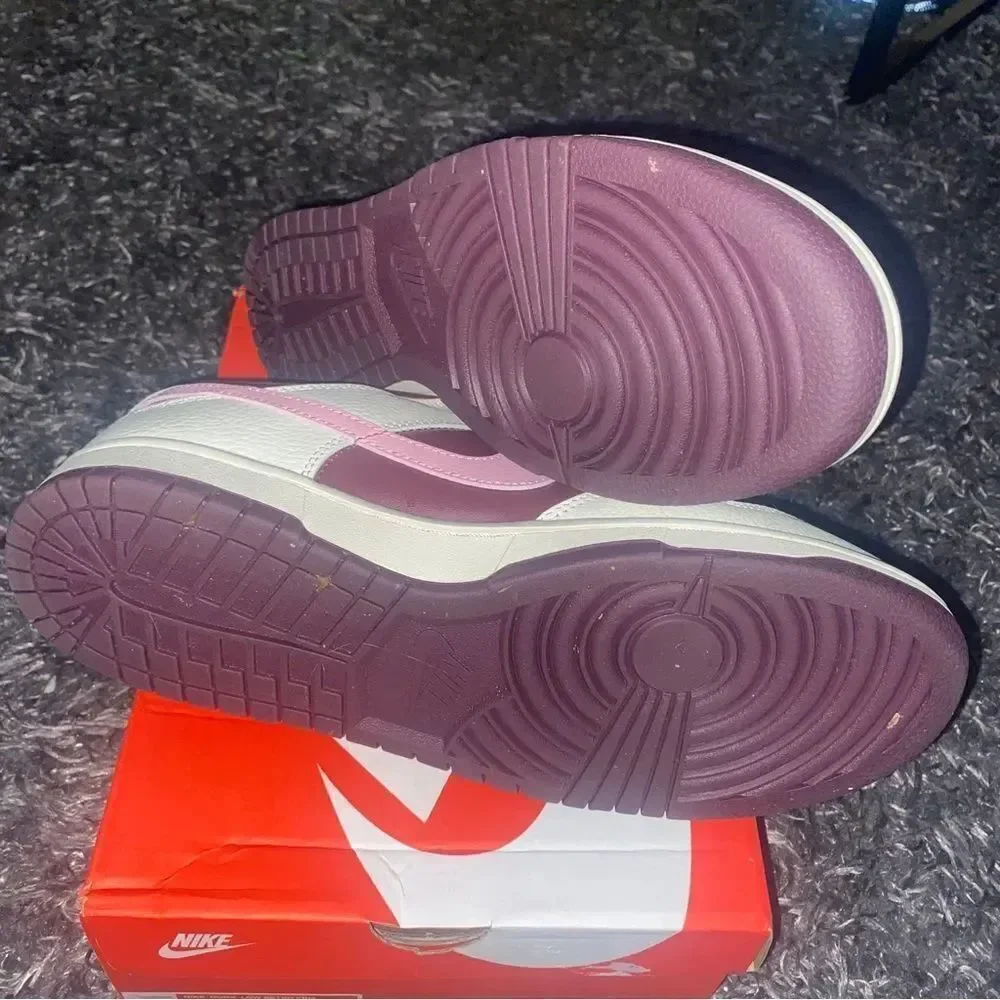 Nike Valentines Day Dunks Men’s Size 12 Red Pink Casual Sneaker Shoe